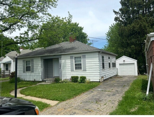 Building Photo - 2 bedroom, 1 bath house