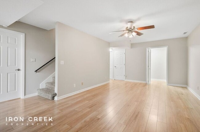 Building Photo - 8 Briar Knoll Ct