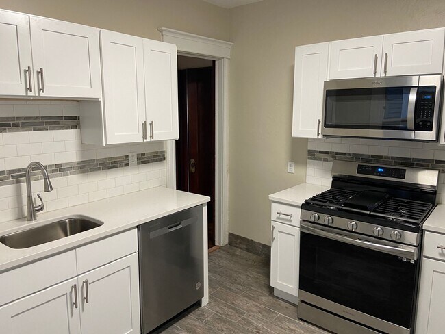 Building Photo - 677 West Delevan