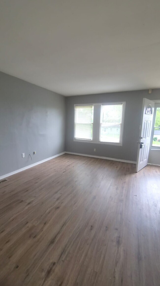 Building Photo - 5286 Osceola Dr