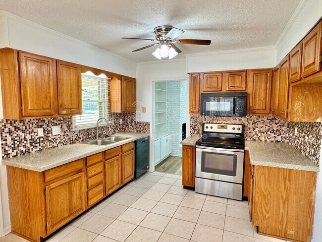 Building Photo - 2311 Cottingham Dr