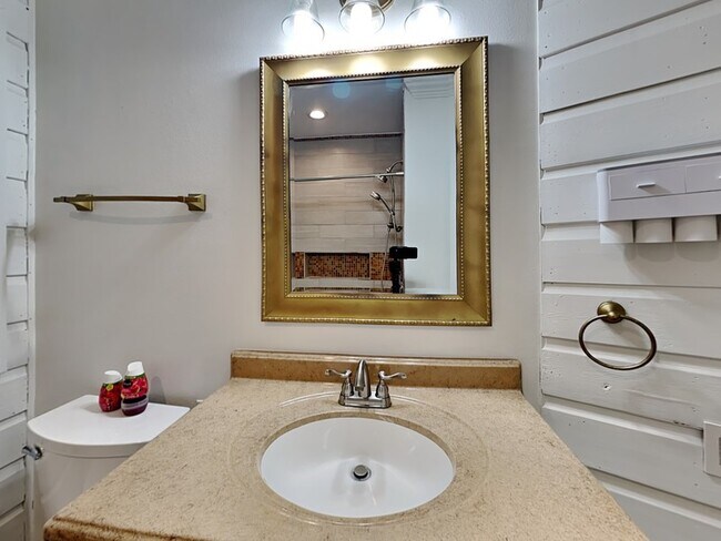 Building Photo - 8902 Redondo Dr