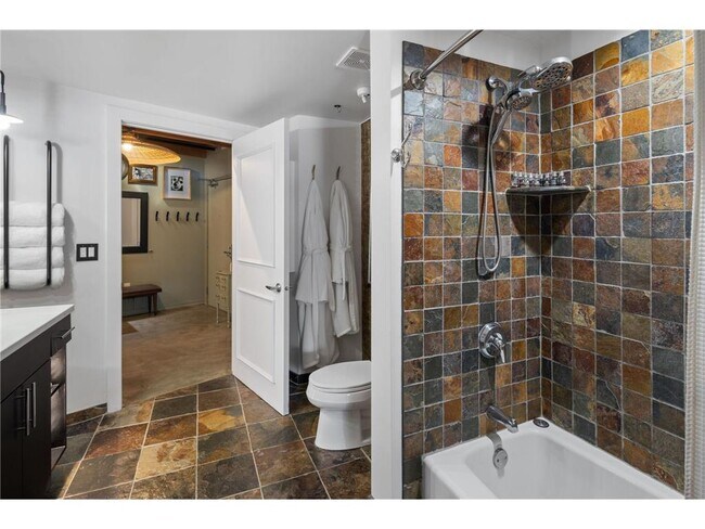 Building Photo - 404 N Washington Ave