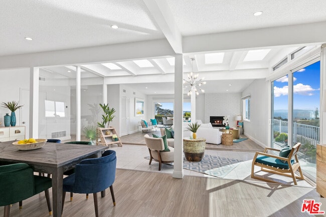 Building Photo - 3636 Oceanhill Way