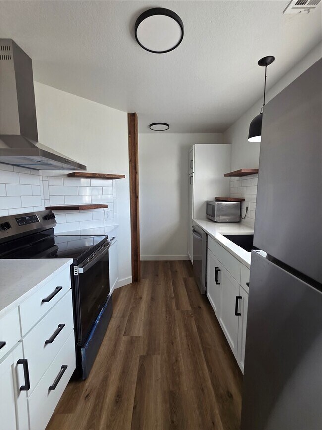 Building Photo - 2300 SE Jayel Terrace