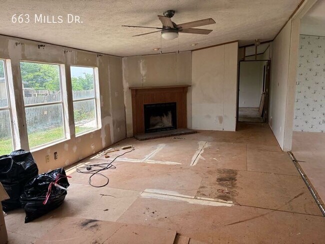 Building Photo - 663 W Mills Dr
