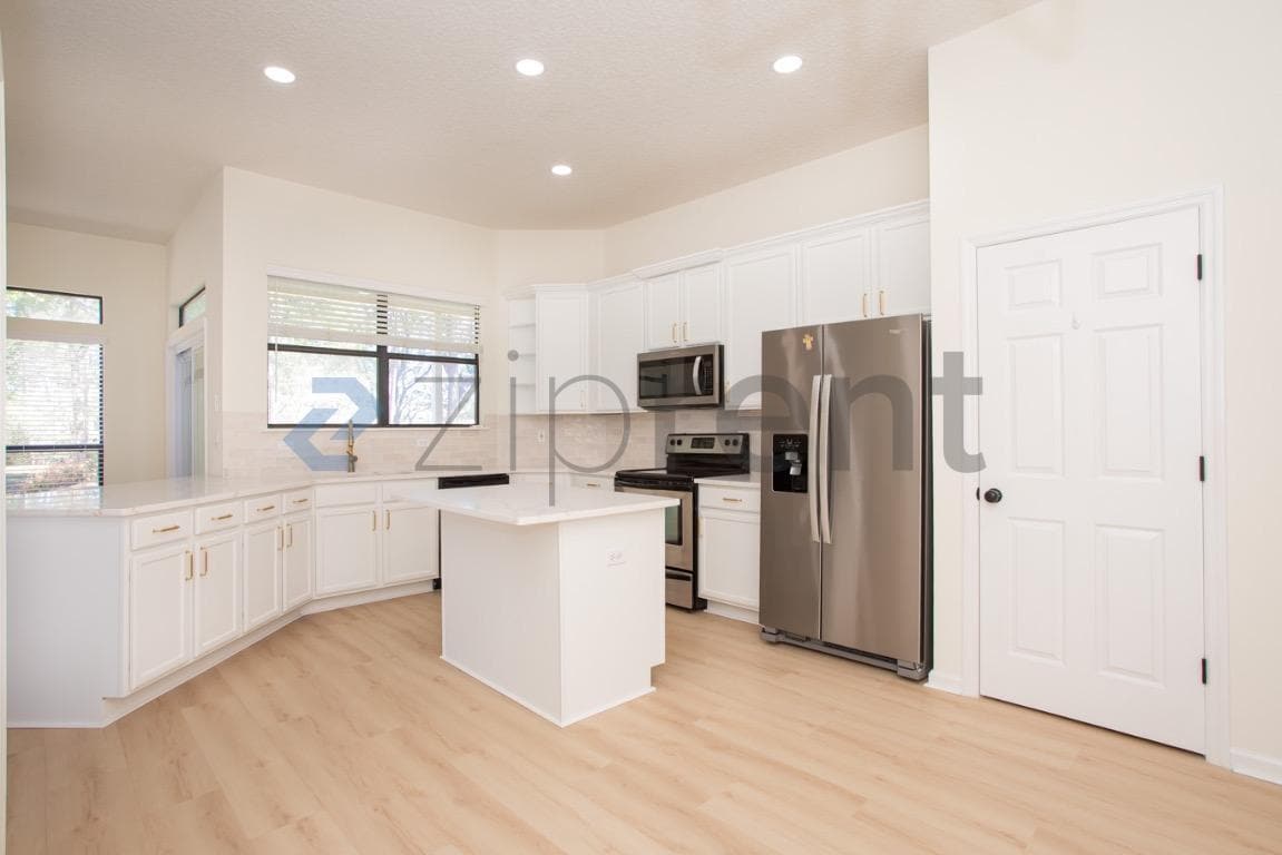 Building Photo - 10721 Long Cove Ct