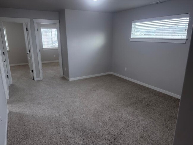 Building Photo - Charming and Sophisticated