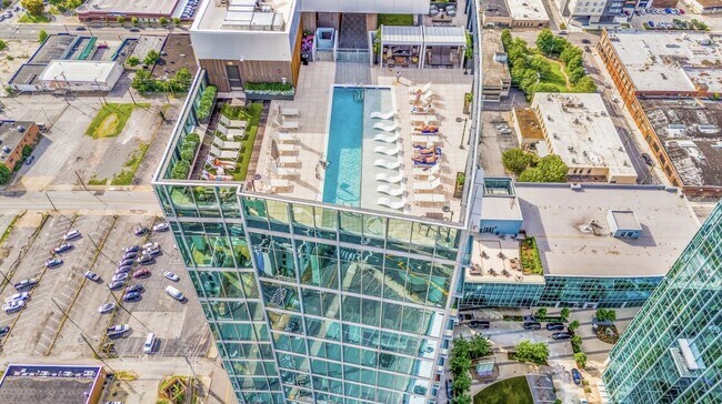 Building Photo - 2 Bedroom Luxury Condo w/ Exquisite Design and World-class Service