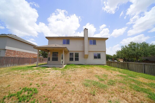 Building Photo - Spacious Home in Cibolo with 3 Car Garage! Realor Commission: $750