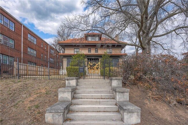 Building Photo - 712 E Armour Blvd