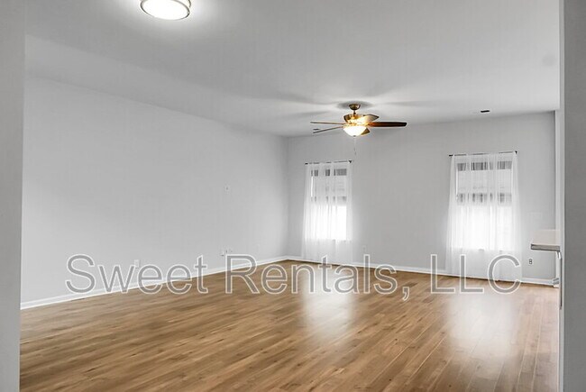 Building Photo - 210 Daniels Creek Cir