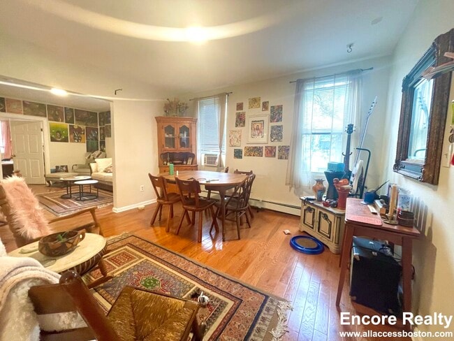 Building Photo - 75 Putnam St