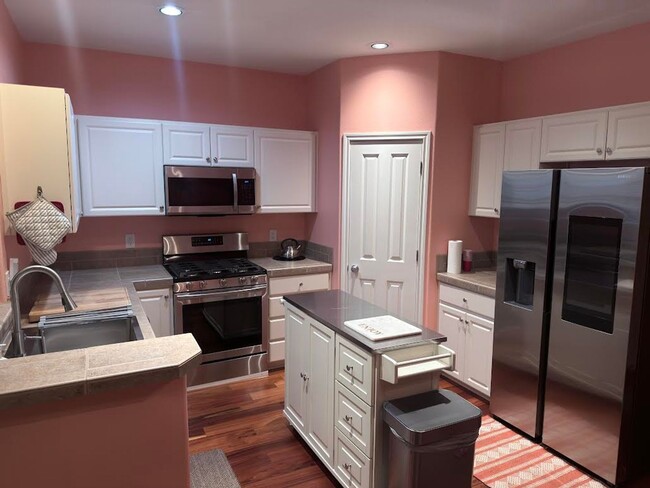 Building Photo - Beautiful Townhome Available in Prestigious Arbor Woods at Murrayhill