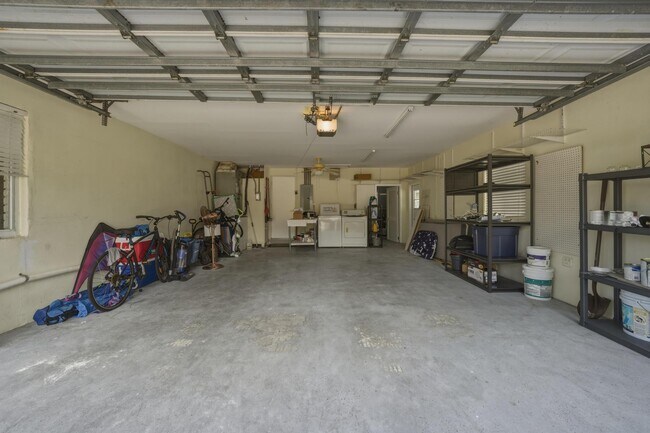 Building Photo - 3036 NE 19th St