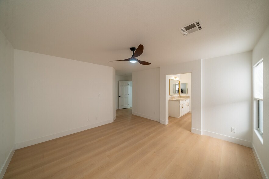 Building Photo - 504 Lacabana Beach Drive