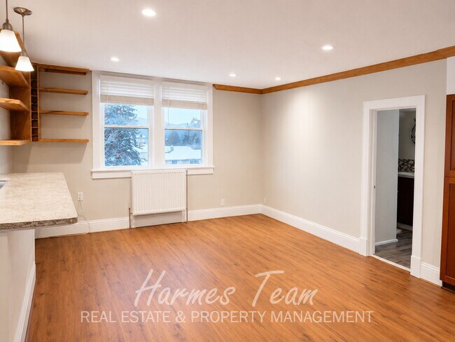 Building Photo - Upper-Level One-of-a-Kind 2 Bedroom 1 Bathroom Apartment