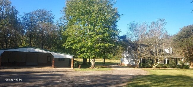 Building Photo - 8208 US-165