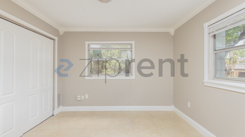 Building Photo - 1123 Elmwood St