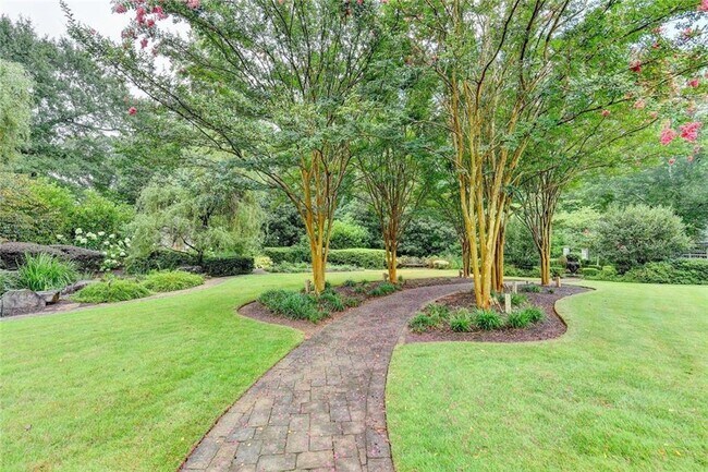 Building Photo - 2611 Briers N Dr