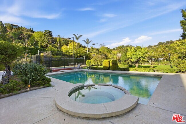 Building Photo - 2846 Royston Pl