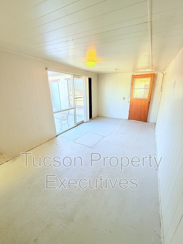 Building Photo - 3274 E Benson Hwy