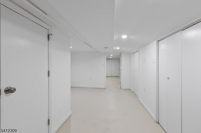 Building Photo - 676 Chestnut St