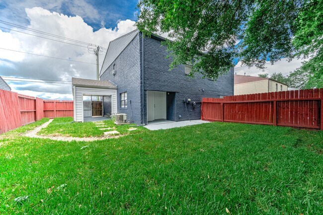Building Photo - 4620 W Orange St