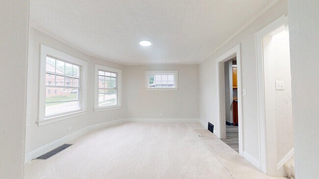 Building Photo - 4955 E 141st St