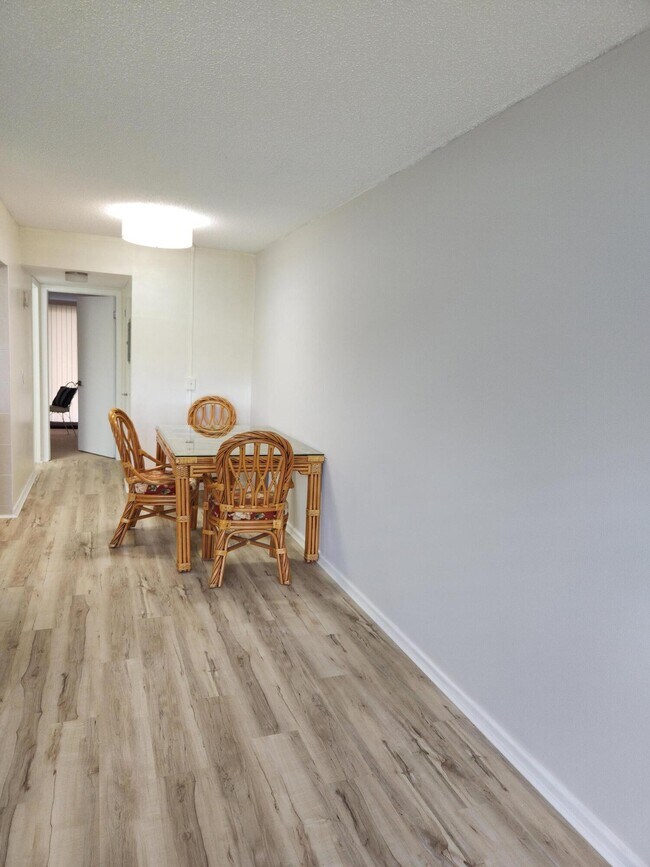 Building Photo - 106 Suffolk C