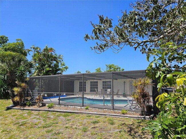 Building Photo - 492 E Shade Dr