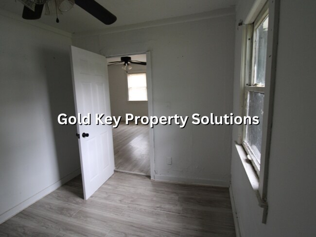 Building Photo - MUNCIE 4 BR 1 BA House with Central Air and Garage (NO SECTION 8)