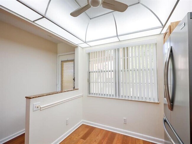 Building Photo - 4701 Martinique Dr