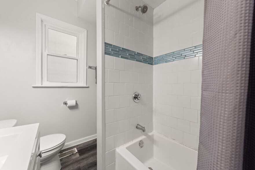 Building Photo - 1326 W 69th St