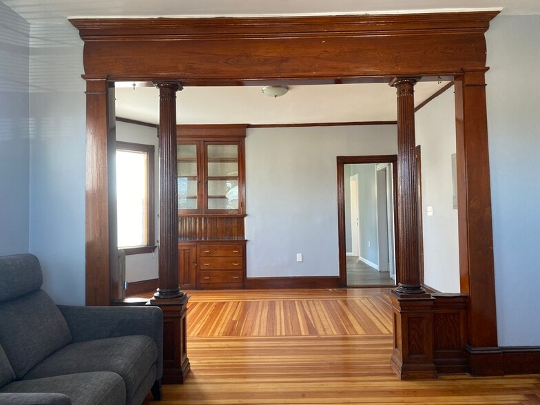 Building Photo - 294 Douglas Ave