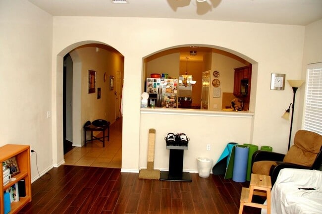 Building Photo - 3229 Long Day Dr