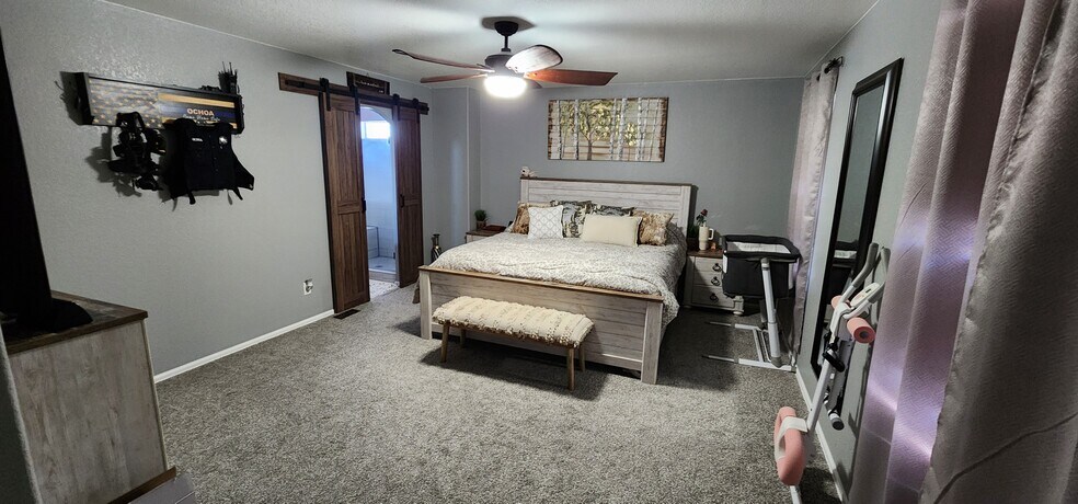 Building Photo - 2203 Meadowlark Ln