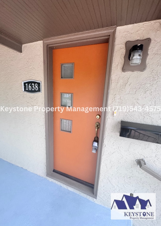 Building Photo - Beautifully Renovated 2 Bedroom / 1 Bath H...