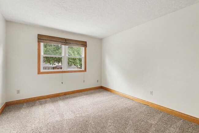 Building Photo - 136 Brookside Ave