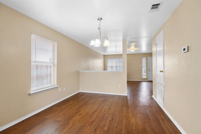 Building Photo - 3 Bedroom/2 Bath Meadow Brook Subdivision