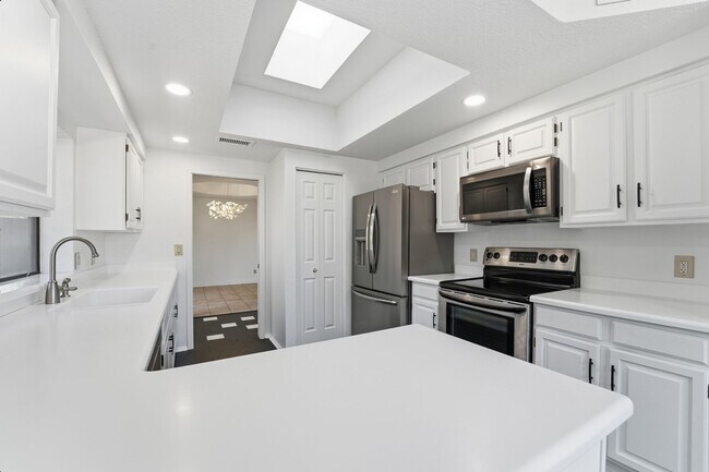 Building Photo - Welcome to this stunning 3-bedroom, 2-bathroom home in the heart of Scottsdale, AZ