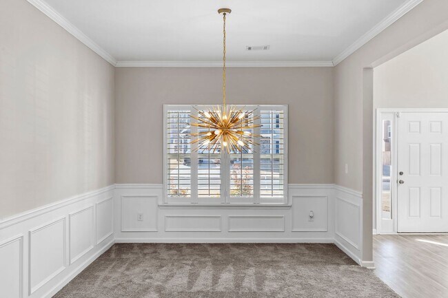 Building Photo - Immaculate, Upgraded Home with Custom Features and Spacious Outdoor Living