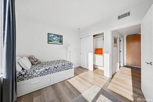 Building Photo - 501 Beale St