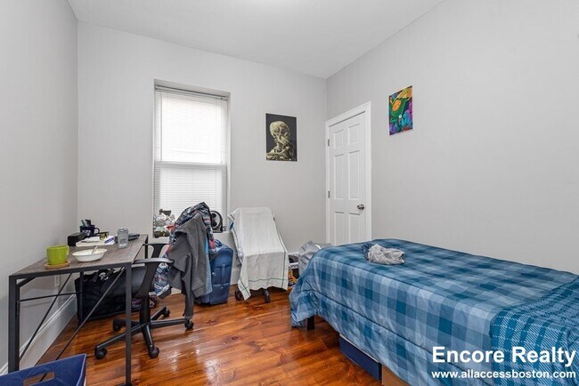 Building Photo - 16 Sewall St