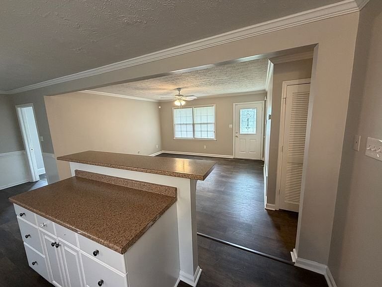 Building Photo - 350 Fennel Wy SW