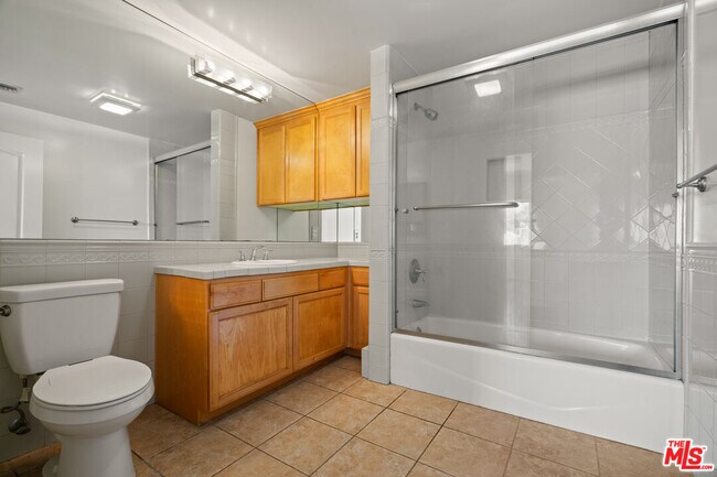 Building Photo - 3328 Oakhurst Ave