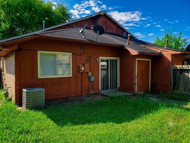 Building Photo - 17010 Pastoria Dr