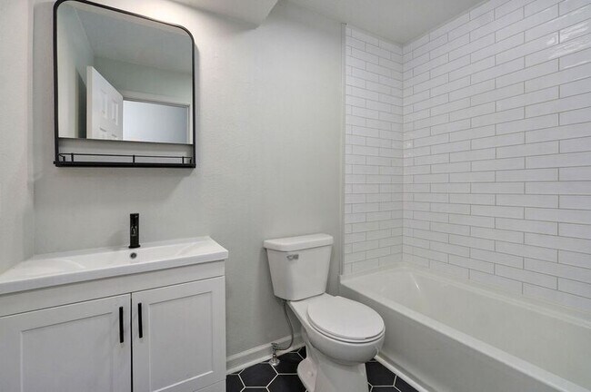 Building Photo - 1717 N 16th St