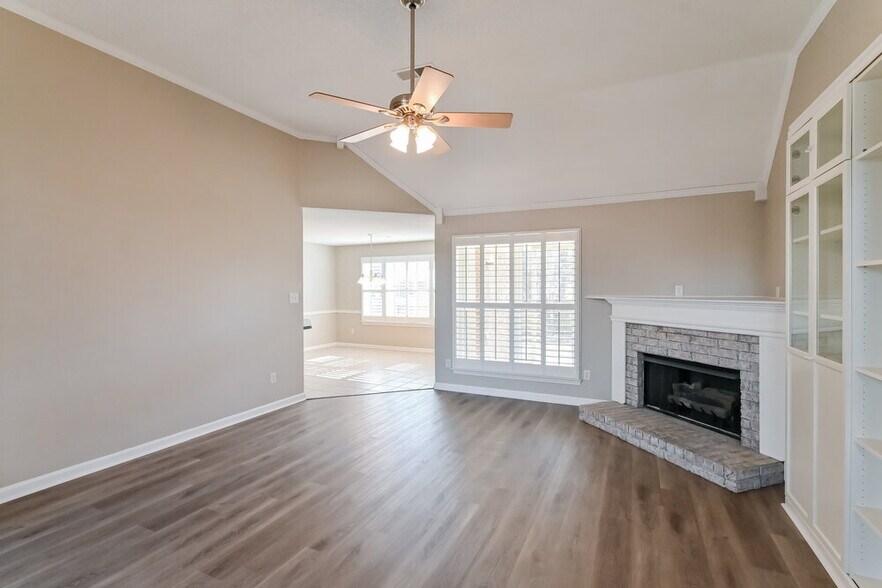 Building Photo - 5150 Bluff Springs Cove