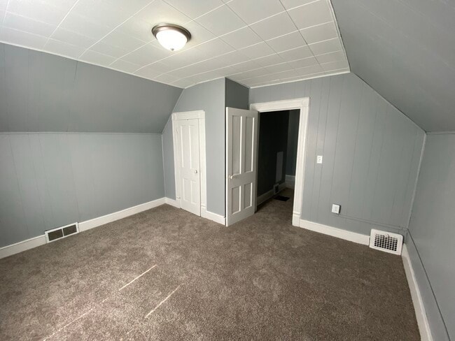 Building Photo - 711 Highland Ave